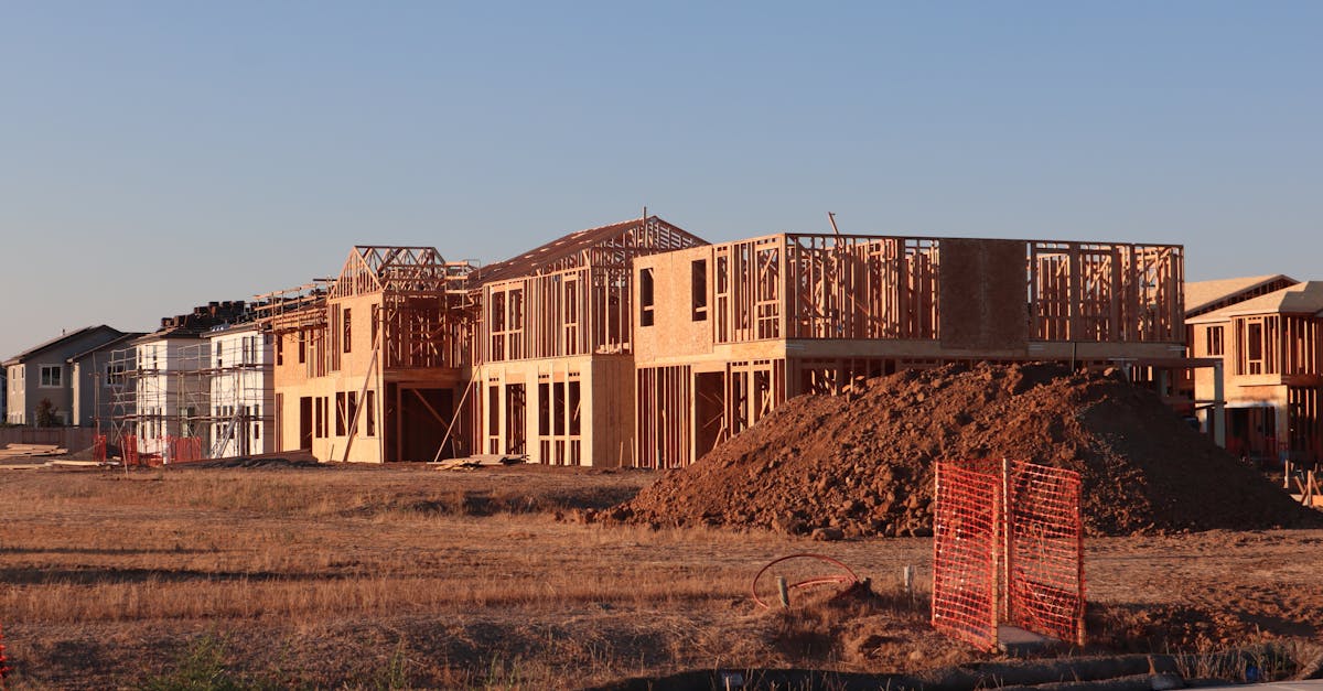 How to Allocate Funds for Unexpected Expenses in Construction